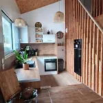 Дом отдыха Charming House With Terrace, Parking, And Enclosed Garden *