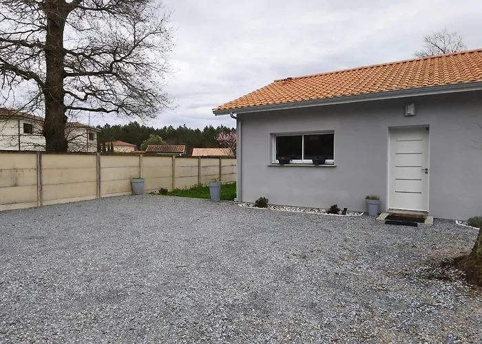 Charming House With Terrace, Parking, And Enclosed Garden *