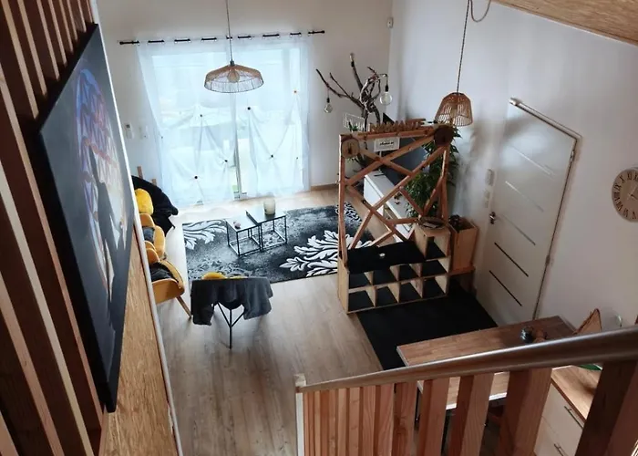 Vakantiehuis Charming House With Terrace, Parking, And Enclosed Garden