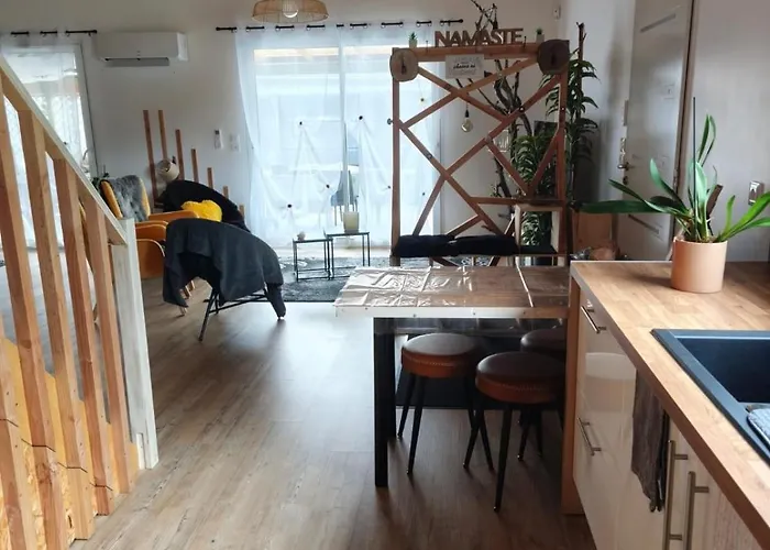 Charming House With Terrace, Parking, And Enclosed Garden Vakantiehuis