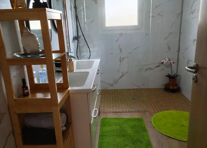 Charming House With Terrace, Parking, And Enclosed Garden Vakantiehuis *
