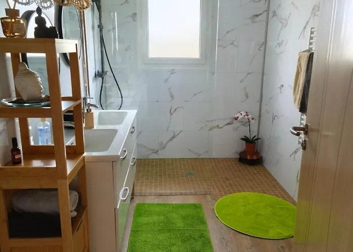 Charming House With Terrace, Parking, And Enclosed Garden Vakantiehuis *