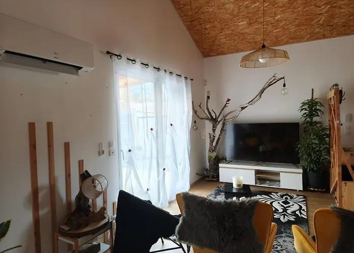 Charming House With Terrace, Parking, And Enclosed Garden Vakantiehuis